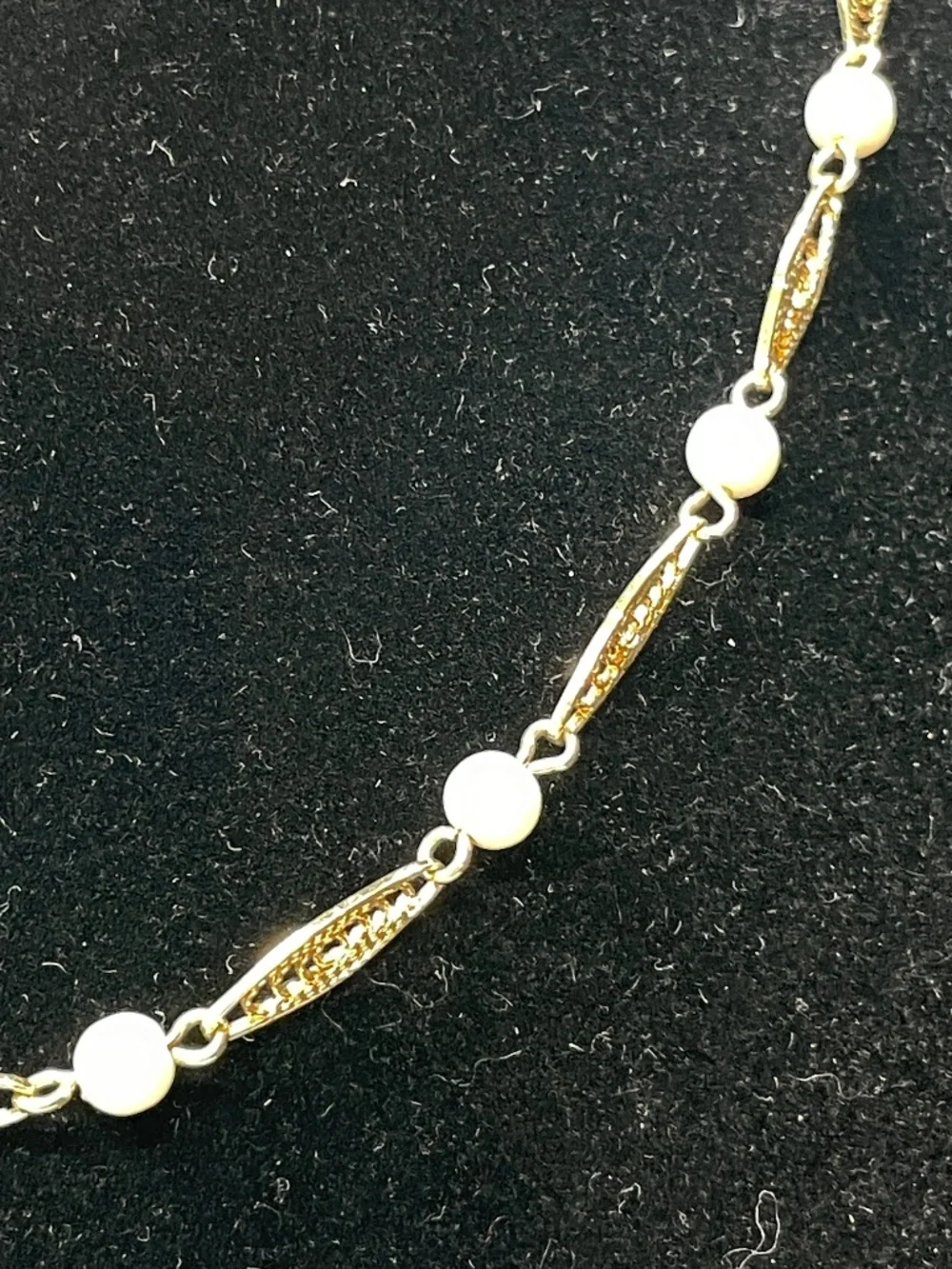Vintage Sarah Coventry Filigree Lady 1973 Gold Tone Faux Pearl Choker Necklace